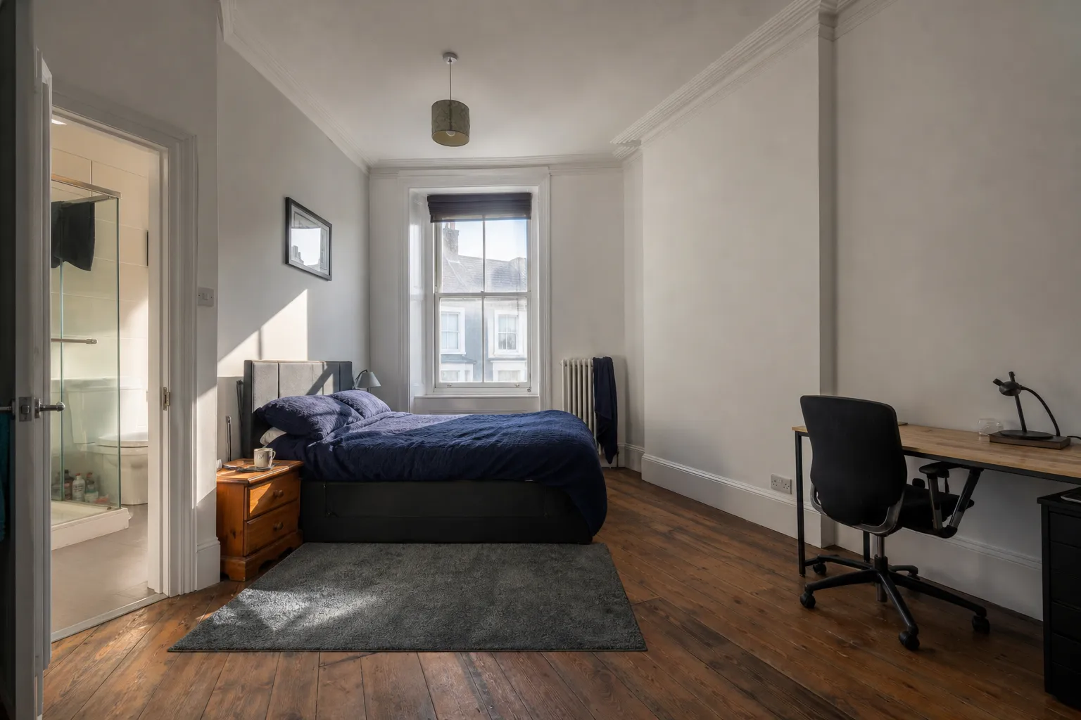 Premium en-suite contractor room at Anchor Ridge Spaces